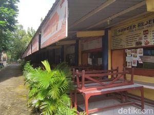 Nostalgia di Kantin Unair: Tempat Diskusi, Nongkrong Hingga Ultah Mahasiswa Nostalgia di Kantin Unair: Tempat Diskusi, Nongkrong Hingga Ultah Mahasiswa