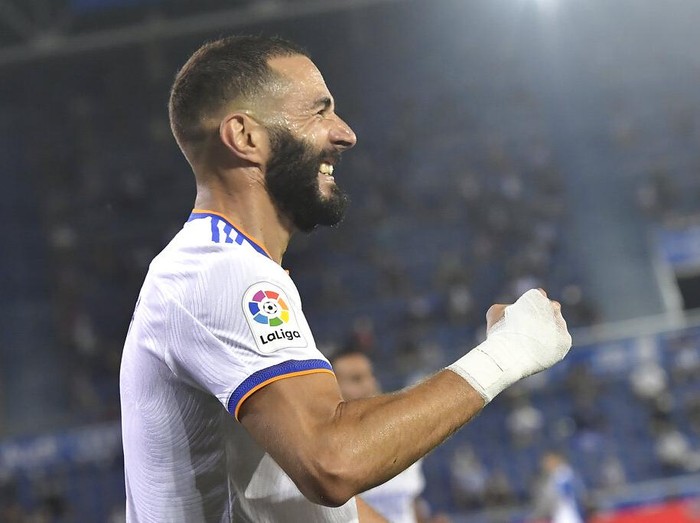 Real Madrid's Karim Benzema celebrates after scoring his side's third goal during a Spanish La Liga soccer match between Alaves and Real Madrid at the Mendizorroza stadium in Vitoria, Spain, Saturday, Aug. 14, 2021. (AP Photo/Alvaro Barrientos)