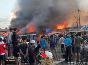 Puluhan Kios di Pasar Ciawi Tasikmalaya Hangus Terbakar Puluhan Kios di Pasar Ciawi Tasikmalaya Hangus Terbakar