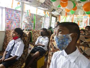 Ketika Bus Disulap Jadi Tempat Belajar Anak-anak di India