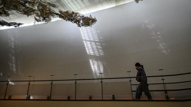 People visit the Nagasaki Atomic Bomb Museum in Nagasaki on August 8, 2020. - Japan on August 9, 2020 will mark 75 years since the world's second and last nuclear weapon used in wartime was dropped over Nagasaki, killing 74,000 people. (Photo by Philip FONG / AFP)