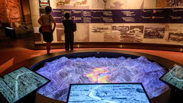 People visit the Nagasaki Atomic Bomb Museum in Nagasaki on August 8, 2020. - Japan on August 9, 2020 will mark 75 years since the world's second and last nuclear weapon used in wartime was dropped over Nagasaki, killing 74,000 people. (Photo by Philip FONG / AFP)