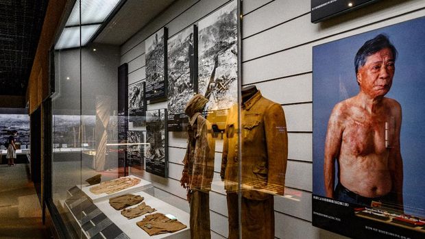 Exhibits are seen on display at the Nagasaki Atomic Bomb Museum in Nagasaki on August 8, 2020. - Japan on August 9, 2020 will mark 75 years since the world's second and last nuclear weapon used in wartime was dropped over Nagasaki, killing 74,000 people. (Photo by Philip FONG / AFP)