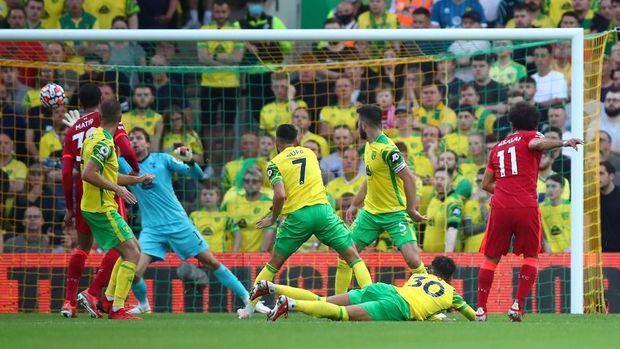 NORWICH, ENGLAND - AUGUST 14: Mohamed Salah of Liverpool scores their side's third goal past Tim Krul of Norwich City during the Premier League match between Norwich City and Liverpool at Carrow Road on August 14, 2021 in Norwich, England. (Photo by Marc Atkins/Getty Images)