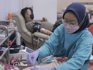 Saat 1.100 Orang Antre Donor Darah