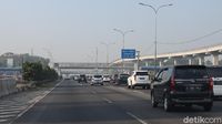 Potret Lengang Jalan Menuju Puncak Tanpa Penyekatan