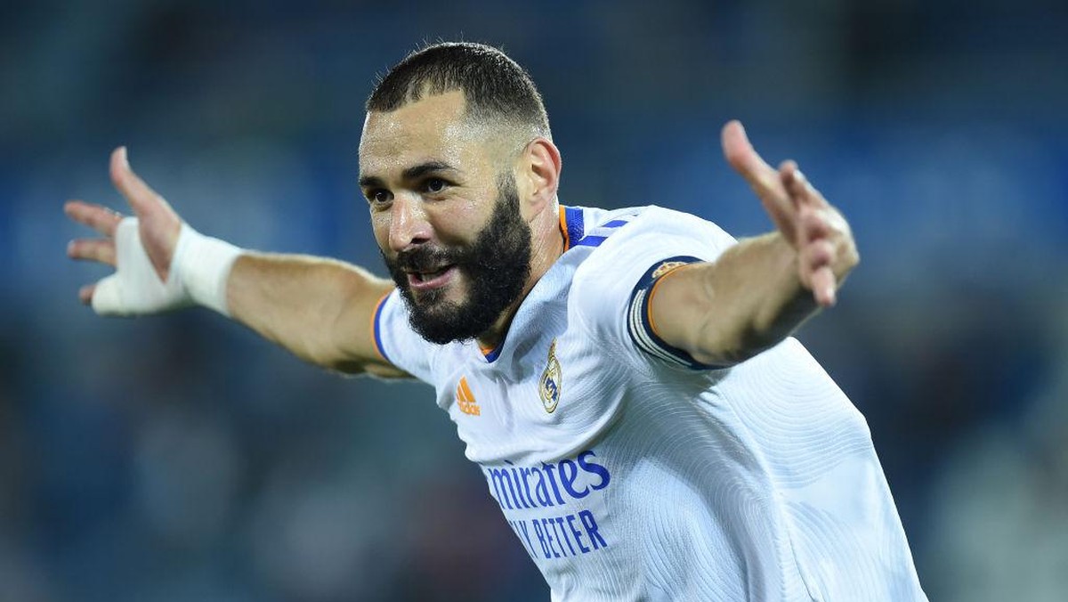 Karim Benzema di Real Madrid sampai 2023. Foto: (Getty Images/Juan Manuel Serrano Arce)