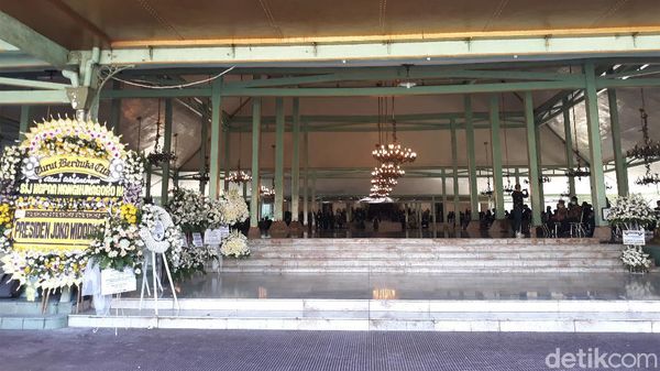 Suasana di Pura Mangkunegaran Jelang Pemakaman KGPAA Mangkunegara IX