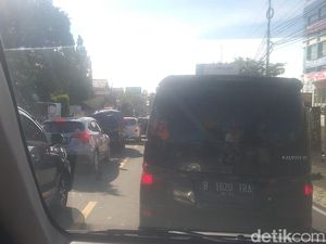 Arah Turun Puncak Menuju Gadog Terpantau Ramai Lancar Sore Ini