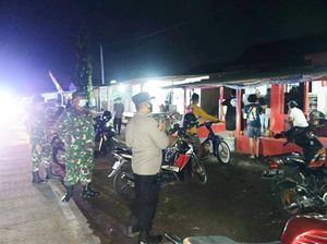 Tim Satgas COVID-19 Banyuwangi Kembali Bubarkan Kerumunan di Pantai Ancol