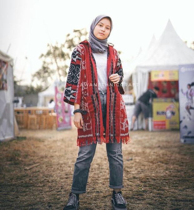 Model outer hoodie cardigan Toraja