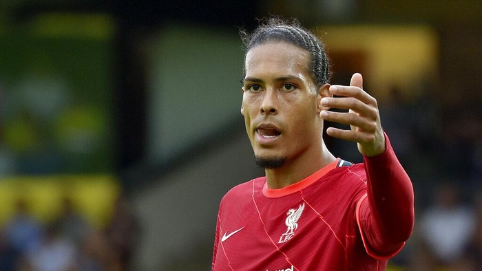 Liverpools Virgil van Dijk gestures during the English Premier League soccer match between Norwich City and Liverpool at Carrow Road Stadium in Norwich, England, Saturday, Aug. 14, 2021. (AP photo/Rui Vieira)