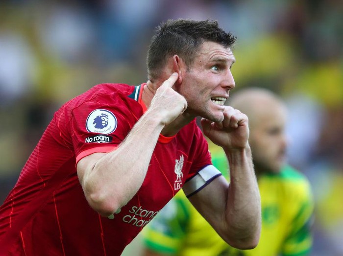NORWICH, ENGLAND - AUGUST 14: James Milner of Liverpool reacts during the Premier League match between Norwich City  and  Liverpool at Carrow Road on August 14, 2021 in Norwich, England. (Photo by Marc Atkins/Getty Images)