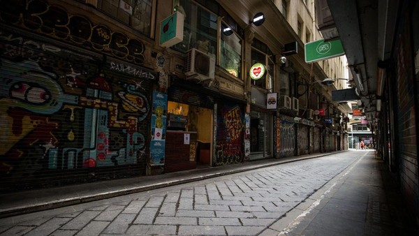 MELBOURNE, AUSTRALIA - AUGUST 16: People walk through the Bourke Street Mall on August 16, 2021 in Melbourne, Australia. Lockdown restrictions have been extended for another two weeks across Melbourne as Victoria continues to record new cases of the highly infectious COVID-19 Delta variant. From midnight tonight, a curfew will also be imposed from 9 pm to 5 am each night across the metropolitan area. The new restrictions will remain in place until 11.59 pm on Thursday, 2 September. (Photo by Darrian Traynor/Getty Images)