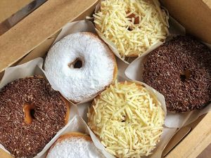 20 Donat Murah dan Empuk Ada di Sini!