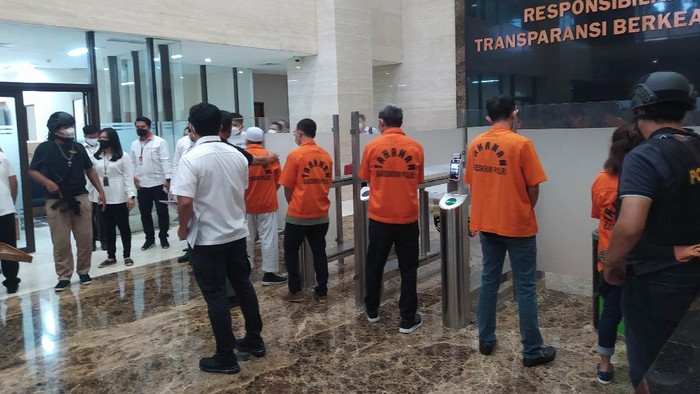 6 Tersangka Investasi Bodong EDCCash 6 Tersangka Investasi Bodong EDCCash