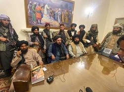 Taliban Kuasai Kabul: Warga Panik Tinggalkan Afghanistan, Bandara Penuh!