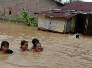Banjir 2 Meter Rendam Sejumlah Kecamatan di Labuhanbatu Sumut