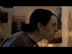 Box Room, Saat Pria Hamili Dinding Apartemennya