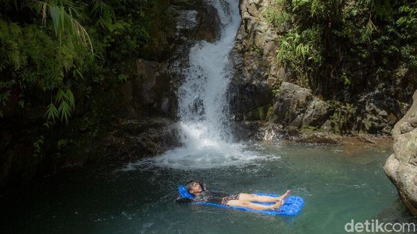 Surga Tersembunyi di Bogor Itu Bernama Curug Mariuk