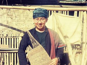 Fadli Zon Pamer Berbaju Baduy, Fahri Hamzah Berseloroh Mirip Presiden Fadli Zon Pamer Berbaju Baduy, Fahri Hamzah Berseloroh Mirip Presiden