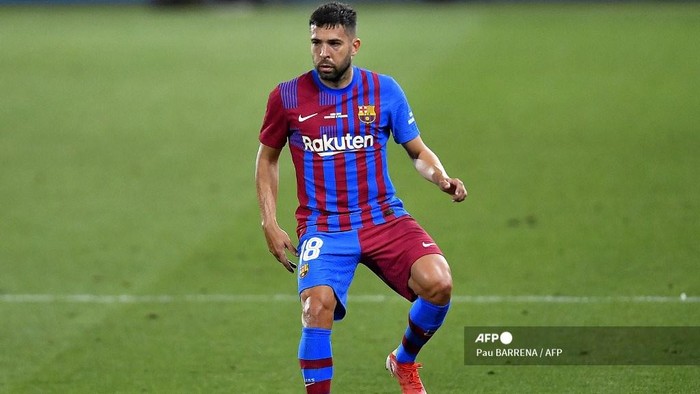 Barcelonas Spanish defender Jordi Alba controls the ball during the 56th Joan Gamper Trophy friendly football match between Barcelona and Juventus at the Johan Cruyff Stadium in Sant Joan Despi near Barcelona on August 8, 2021. (Photo by Pau BARRENA / AFP)