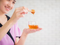 Apakah Madu Bisa Menghilangkan Jerawat? Ini Penjelasan Ilmiahnya