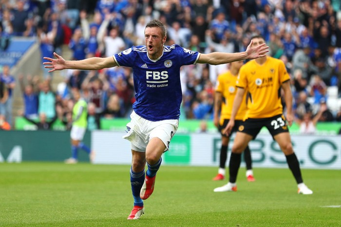LEICESTER, ENGLAND - AUGUST 14: Jamie Vardy of Leicester City celebrates after scoring their sides first goal during the Premier League match between Leicester City and Wolverhampton Wanderers at The King Power Stadium on August 14, 2021 in Leicester, England. (Photo by Matthew Lewis/Getty Images)