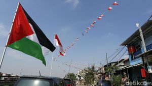 Jelang HUT RI, Bendera Palestina Berkibar di Bukit Duri