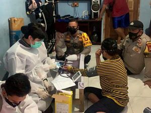 Jemput Bola Vaksinasi di Gang Sempit Ibu Kota Jemput Bola Vaksinasi di Gang Sempit Ibu Kota