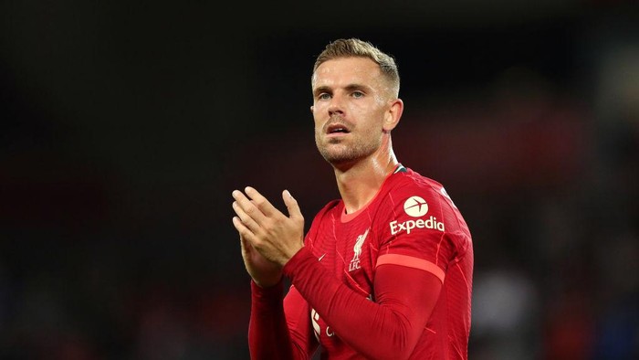 LIVERPOOL, ENGLAND - AUGUST 09: Jordan Henderson of Liverpool applauds the fans following victory in the Pre-Season Friendly match between Liverpool and Osasuna at Anfield on August 09, 2021 in Liverpool, England. (Photo by Lewis Storey/Getty Images)