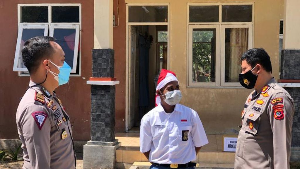 Sudah SMA! Ini Joni yang Pernah Viral Panjat Tiang Bendera 17 Agustus Sudah SMA! Ini Joni yang Pernah Viral Panjat Tiang Bendera 17 Agustus