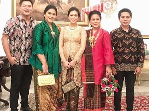 7 Gaya Kebaya Keluarga Jokowi, Bisa Jadi Inspirasi untuk HUT Ke-76 RI 7 Gaya Kebaya Keluarga Jokowi, Bisa Jadi Inspirasi untuk HUT Ke-76 RI