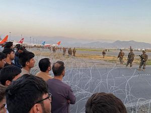 Tentara AS Tembak Mati 2 Pria Bersenjata di Bandara Kabul