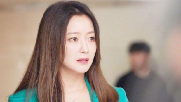 Kim Hee Sun yang masih terlihat awet muda