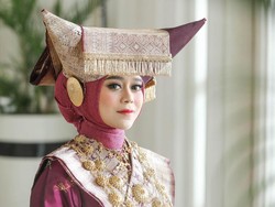 Rahasia Gaya Hijab Lesti Kejora yang Memesona Saat Pengajian & Malam Bainai