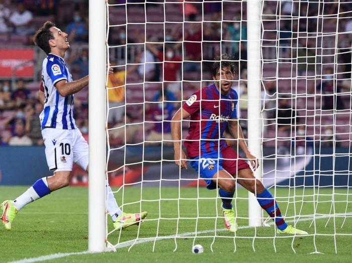 Barcelona menang 4-2 melawan Real Sociedad di laga pembuka LaLiga 2021/2022 setelah kepergian Lionel Messi. Martin 'Lord' Braithwaite tampil gemilang pada laga ini.