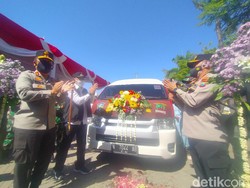 Puluhan Mobil Respons Cepat untuk Vaksinasi Diluncurkan di Surabaya