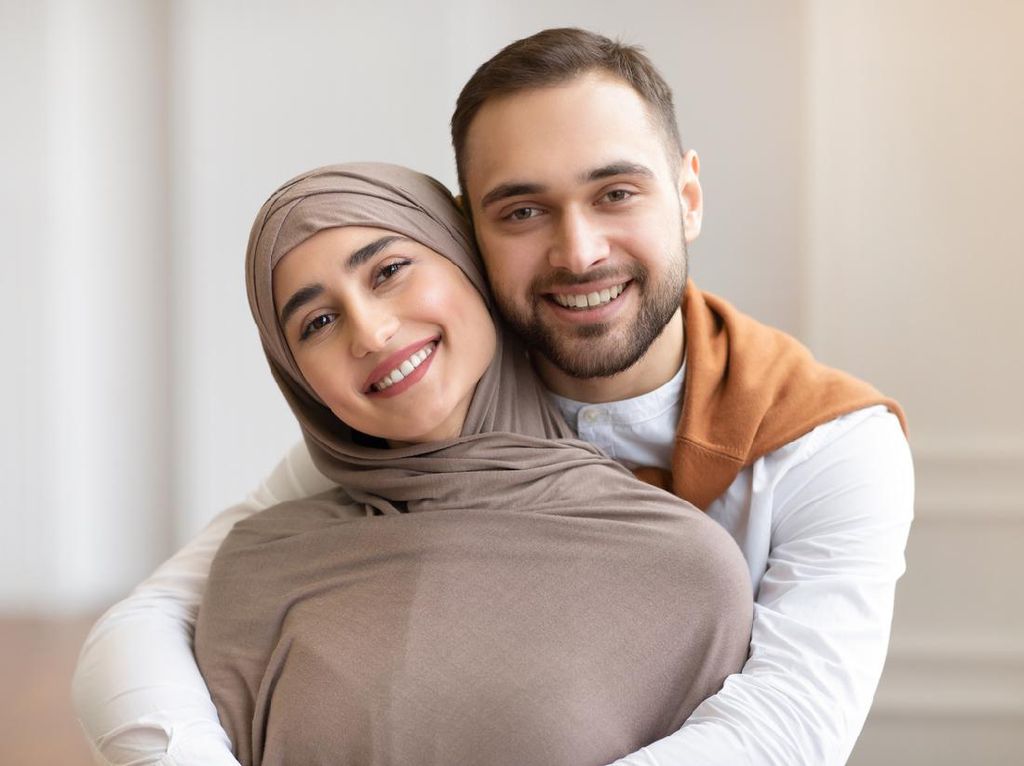 Suami Istri Bermesraan saat Puasa, Begini Hukumnya Menurut Islam Suami Istri Bermesraan saat Puasa, Begini Hukumnya Menurut Islam