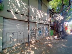 Geledah Rumah Terduga Teroris di Surabaya, Densus Bawa Buku Hingga Kotak Amal