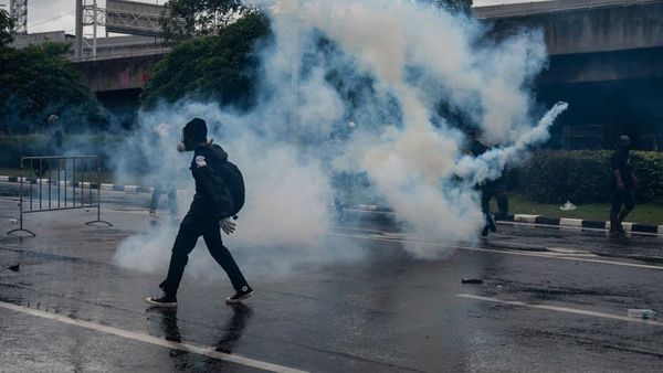 Pendemo Anti Pemerintah dan Polisi Thailand Kembali Bentrok