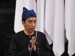 Kesederhanaan Ditonjolkan Jokowi saat Pakai Baju Adat Baduy di Senayan