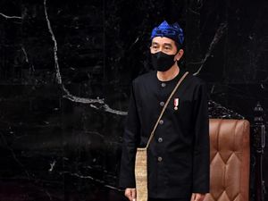 Presiden Jokowi dan Baju Adat Baduy Sederhana yang Dipakainya Presiden Jokowi dan Baju Adat Baduy Sederhana yang Dipakainya
