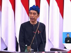 Gaya Presiden Jokowi Pakai Baju Adat Suku Baduy di Sidang Tahunan MPR Gaya Presiden Jokowi Pakai Baju Adat Suku Baduy di Sidang Tahunan MPR