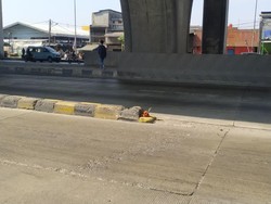 Rambu Pembatas di Jalan Cilincing Jakut Hilang