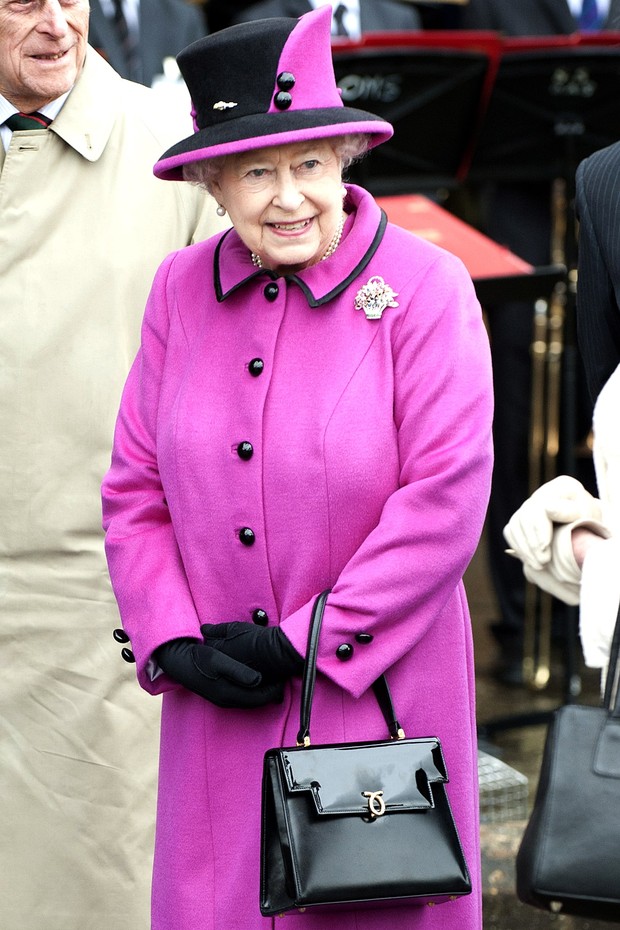Handbag dari Launer adalah favoritnya Ratu Elizabeth II