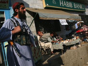 Analisis Pakar soal Logistik Taliban: Uang dari Kokain-Senjata dari Rusia