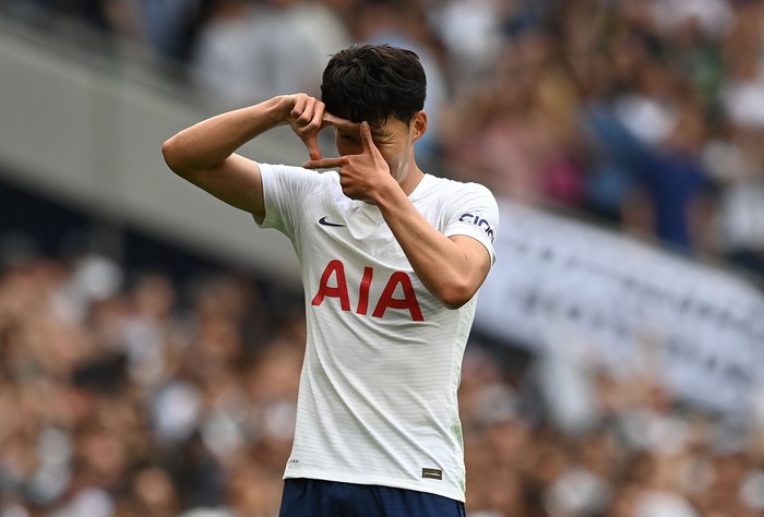 LONDON, ENGLAND - AUGUST 15: Heung-Min Son of Tottenham Hotspur celebrates after scoring their side's first goal during the Premier League match between Tottenham Hotspur and Manchester City at Tottenham Hotspur Stadium on August 15, 2021 in London, England. (Photo by Shaun Botterill/Getty Images)
