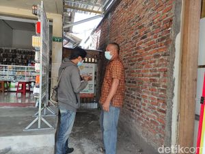 Geledah Rumah Terduga Teroris di Sidoarjo, Densus Bawa 7 Barang Bukti Geledah Rumah Terduga Teroris di Sidoarjo, Densus Bawa 7 Barang Bukti