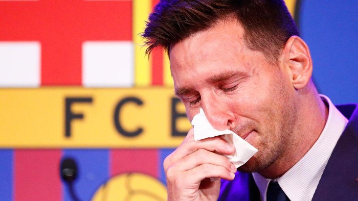 BARCELONA, SPAIN - AUGUST 08: Lionel Messi of FC Barcelona faces the media during a press conference at Nou Camp on August 08, 2021 in Barcelona, Spain. (Photo by Eric Alonso/Getty Images)